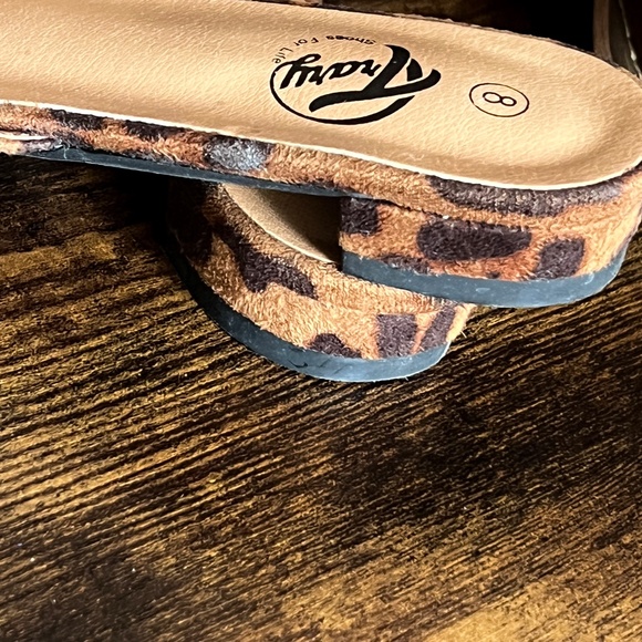 LEOPARD PRINT MULES - Picture 2 of 2